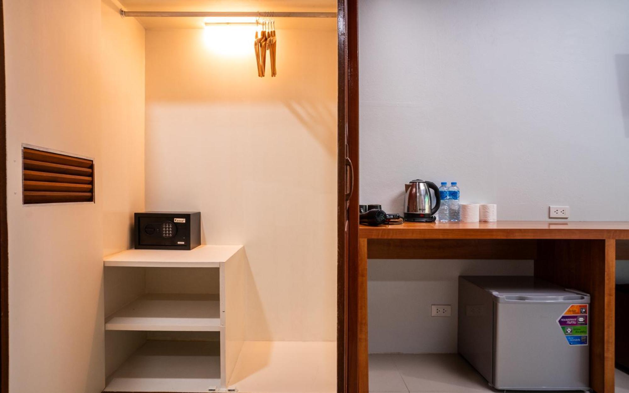 Gp House Phuket Patong Beach Esterno foto
