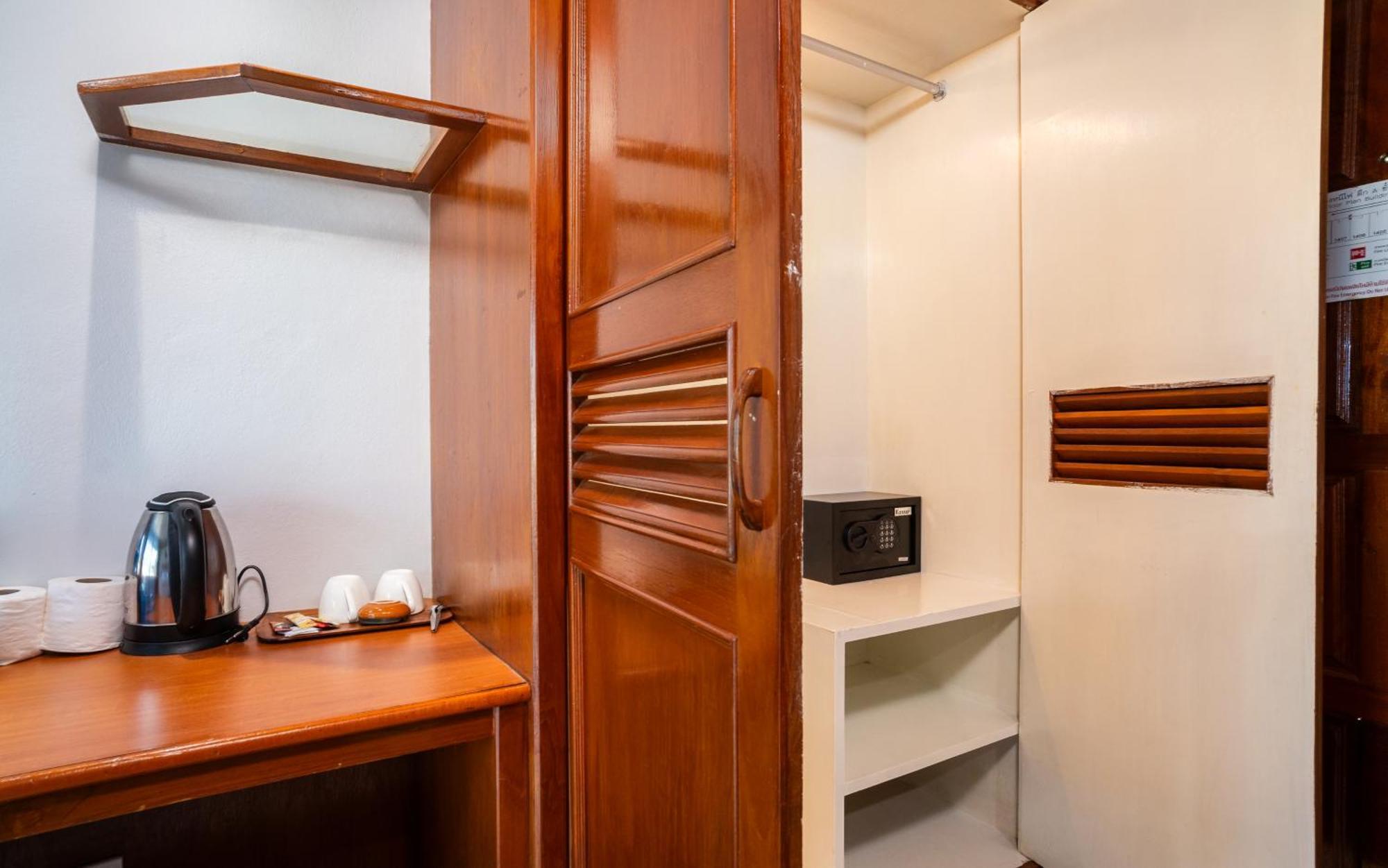 Gp House Phuket Patong Beach Esterno foto